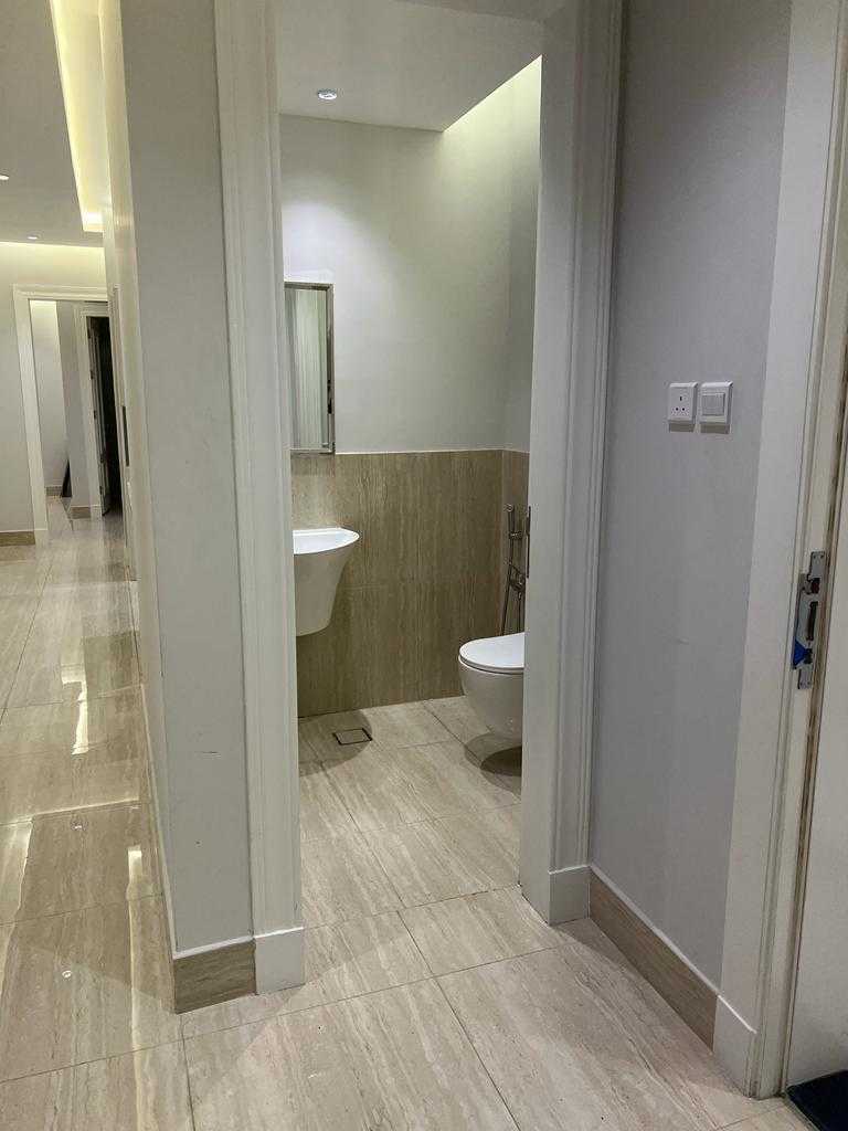 شقه للايجار السنوي حي الماجديه