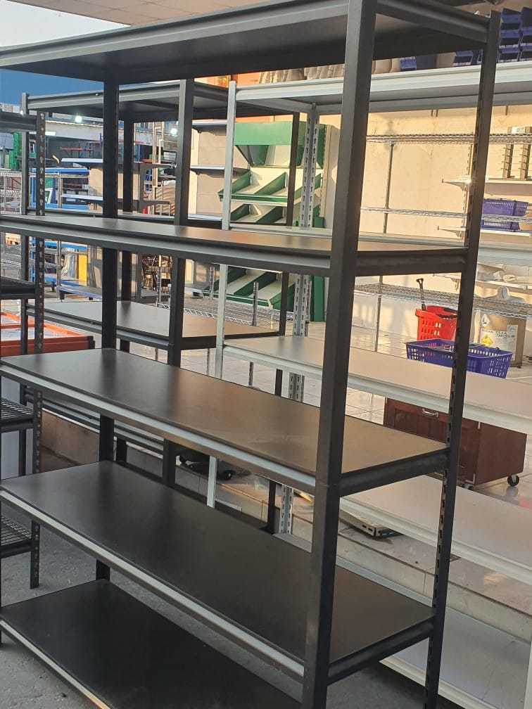 رفوف خشبيه معدنية