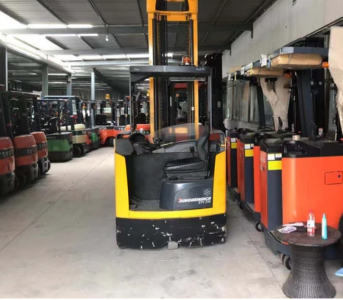 سبيدر مان .. سيزر لفت …مان لفت…كرينات …رافعات …جي سي بي بجميع أنواعها ومقاستها