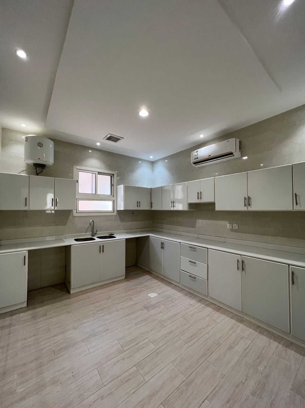 شقه للايجار حي العارض 3 غرف