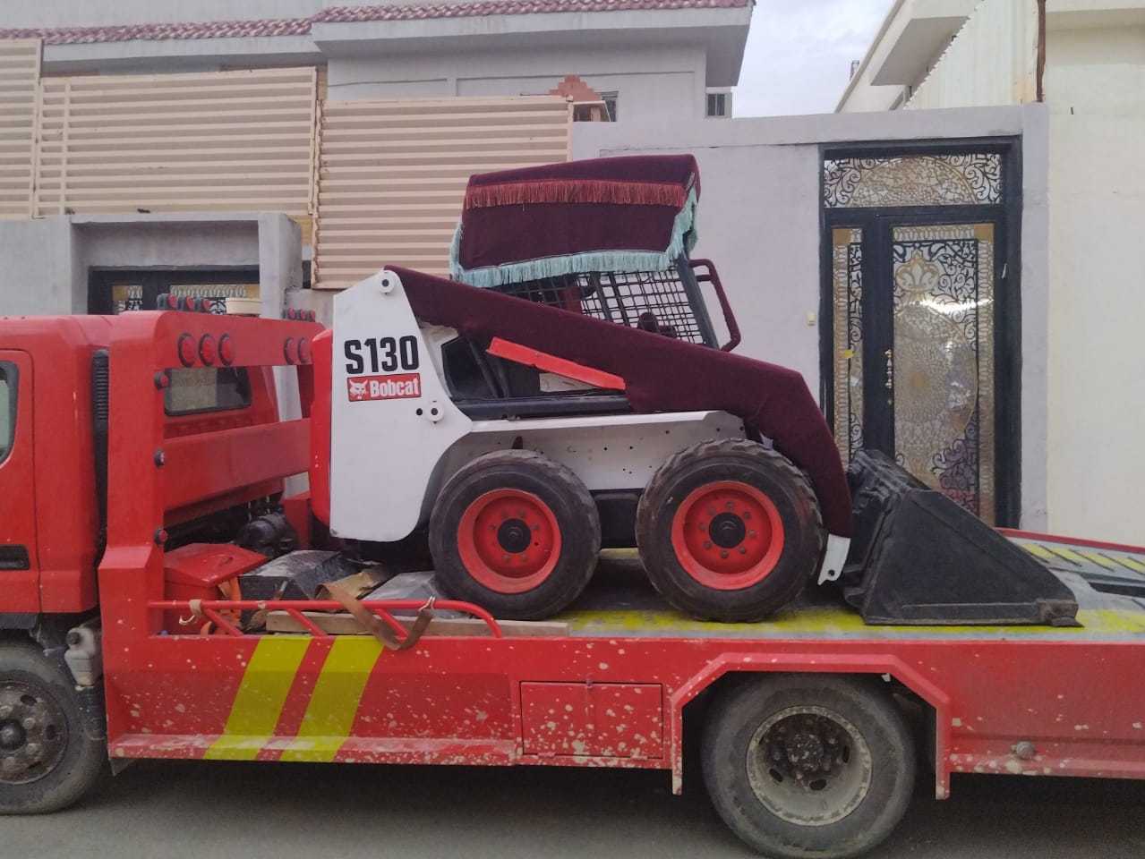 للأجار يومي/شهري /يوجد لدينا جميع انواع المعدات الثقيله والخفيفه رافعت شوكيه كل ماتريده موجود اتصل نصل