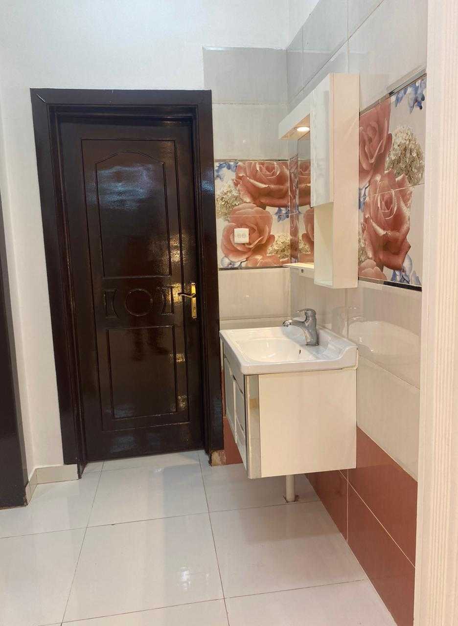 شقه للايجار في حي الرمال الخنيني الدور الأول