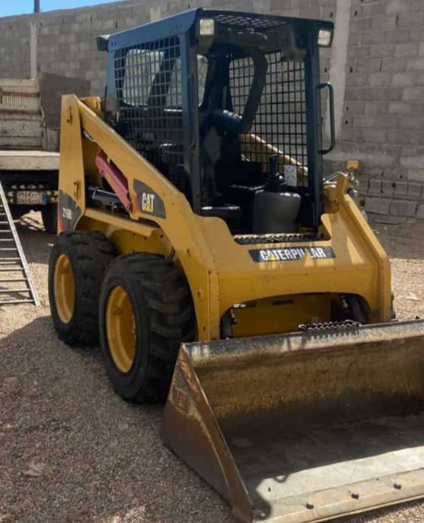 للأجار يومي/شهري /يوجد لدينا جميع انواع المعدات الثقيله والخفيفه رافعت شوكيه كل ماتريده موجود اتصل نصل