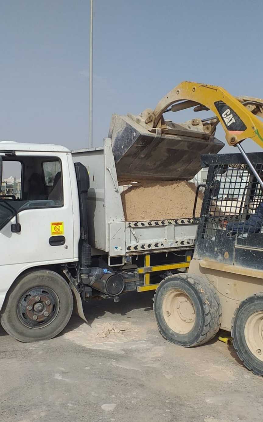 للأجار يومي/شهري /يوجد لدينا جميع انواع المعدات الثقيله والخفيفه رافعت شوكيه كل ماتريده موجود اتصل نصل