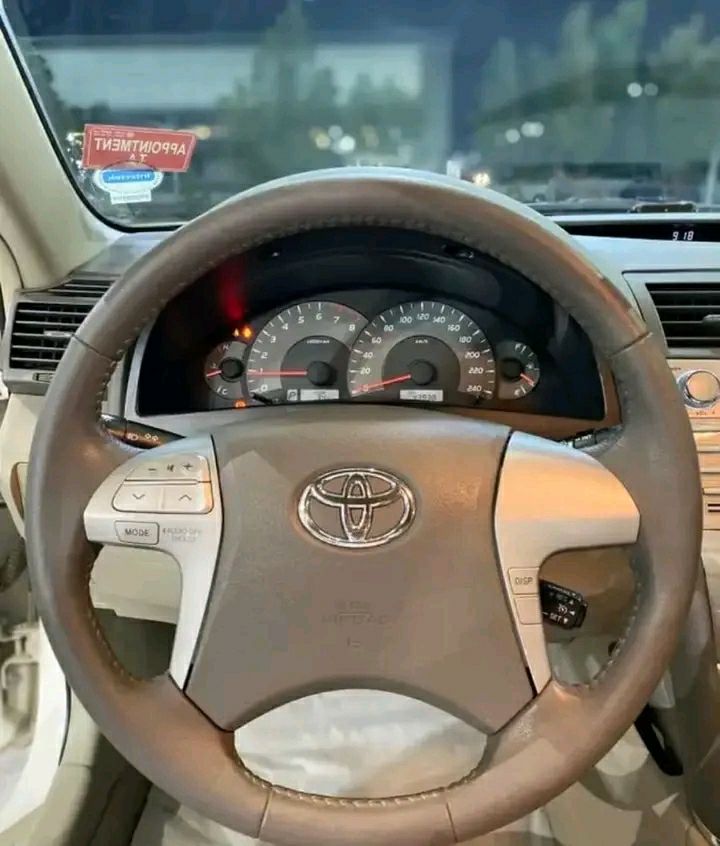 سيارة كامري 2008 مع رخصه