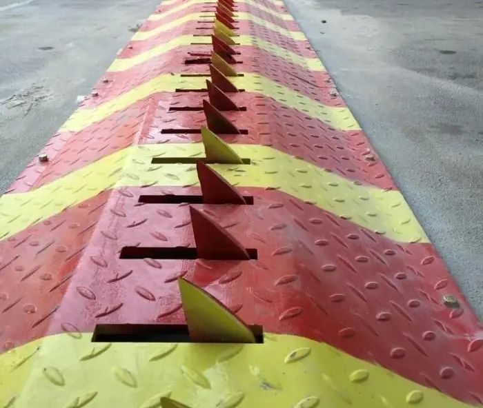 حاجز ومطب شوكي مدمر للكفرات