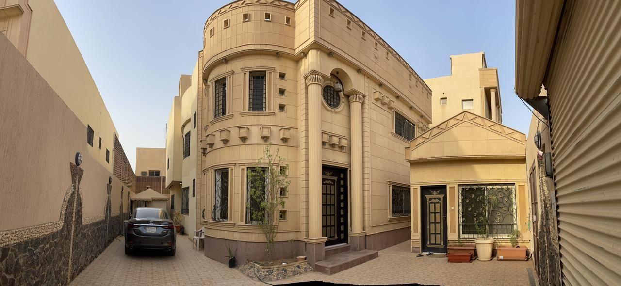 للبيــــــــع فيلا مساحة ٥٠٤ حي إشبيليا