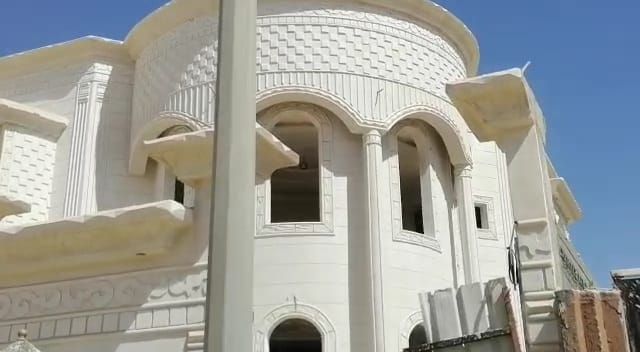 لياسة ملونة بشكل الحجر