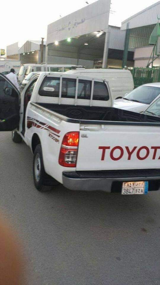 تويوتا هايلكس 2012 للبيع