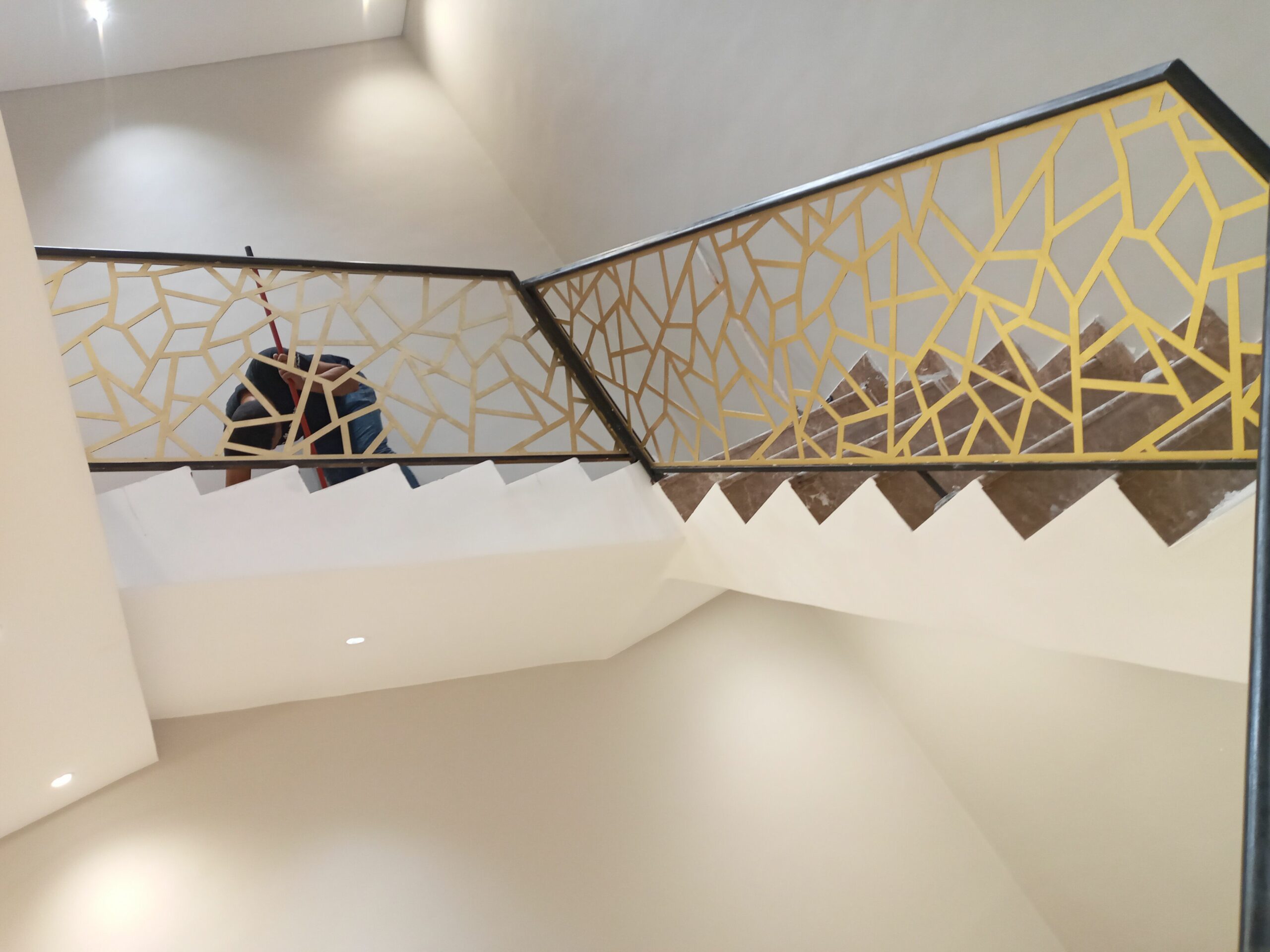 معلم دهان لجميع انواع الدهانات والديكورات الداخليه وعمل ارضيات الابوكسى 0545740898