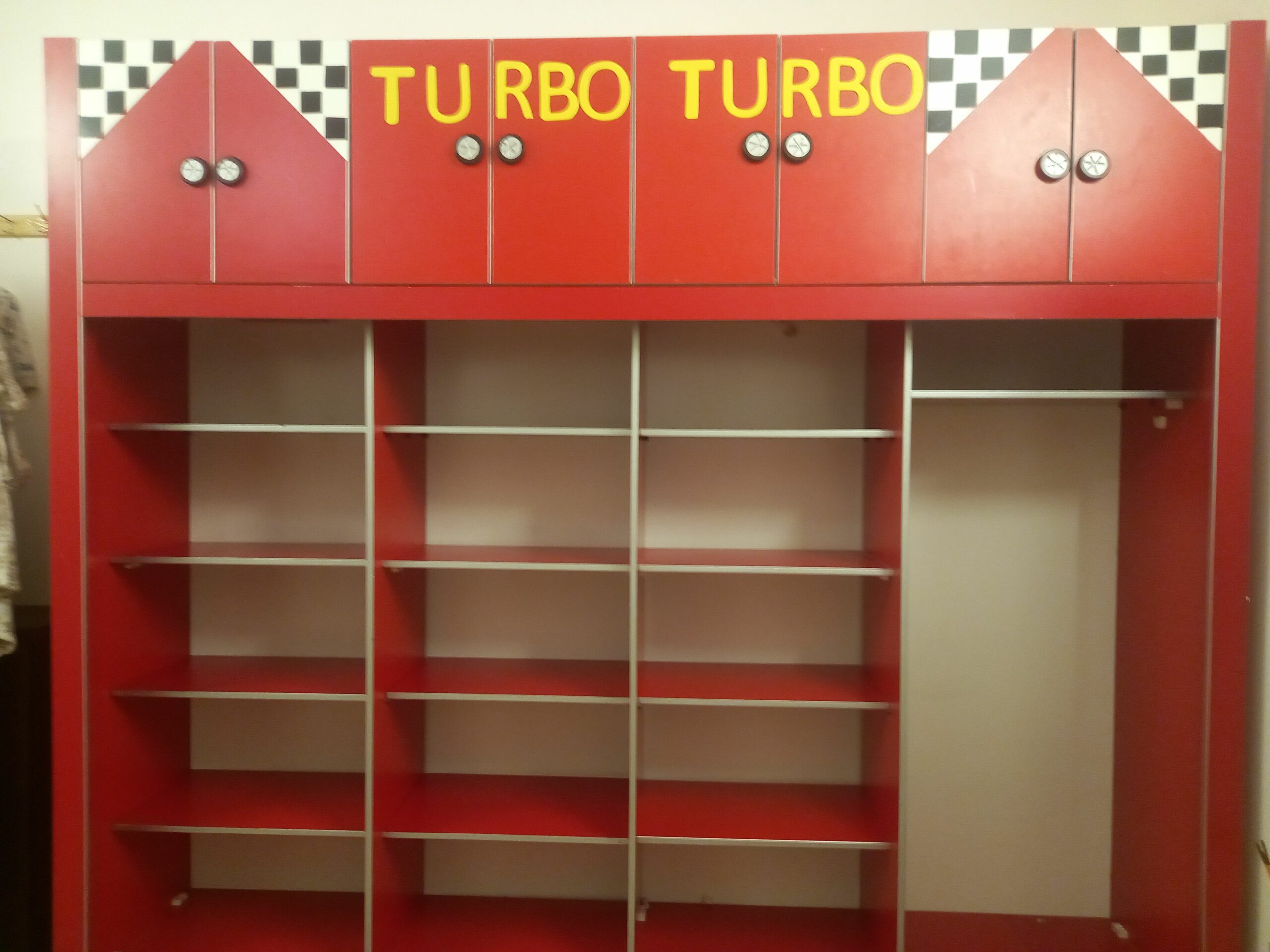 نجار فك تركيب غرف نوم ومطابخ