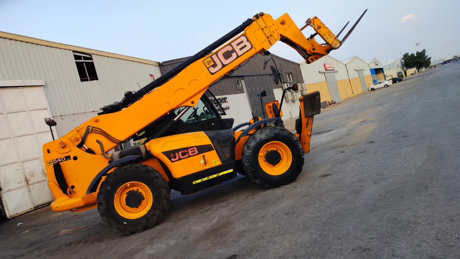 #رافعات_شوكية_كل_الاطنان #سيزر_لفت #مان_لفت #كرين #جي_سي_بي#للايجار_في