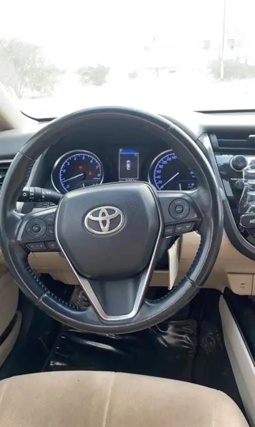 سيارة تويوتا كامري للبيع