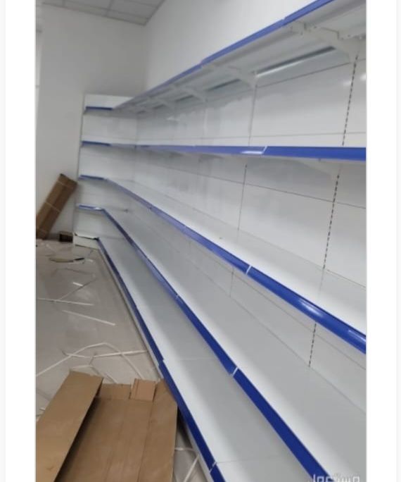 رفوف بجميع انواعها وكذالك طبالي وعربات تسوق وكاشيرات بقاله