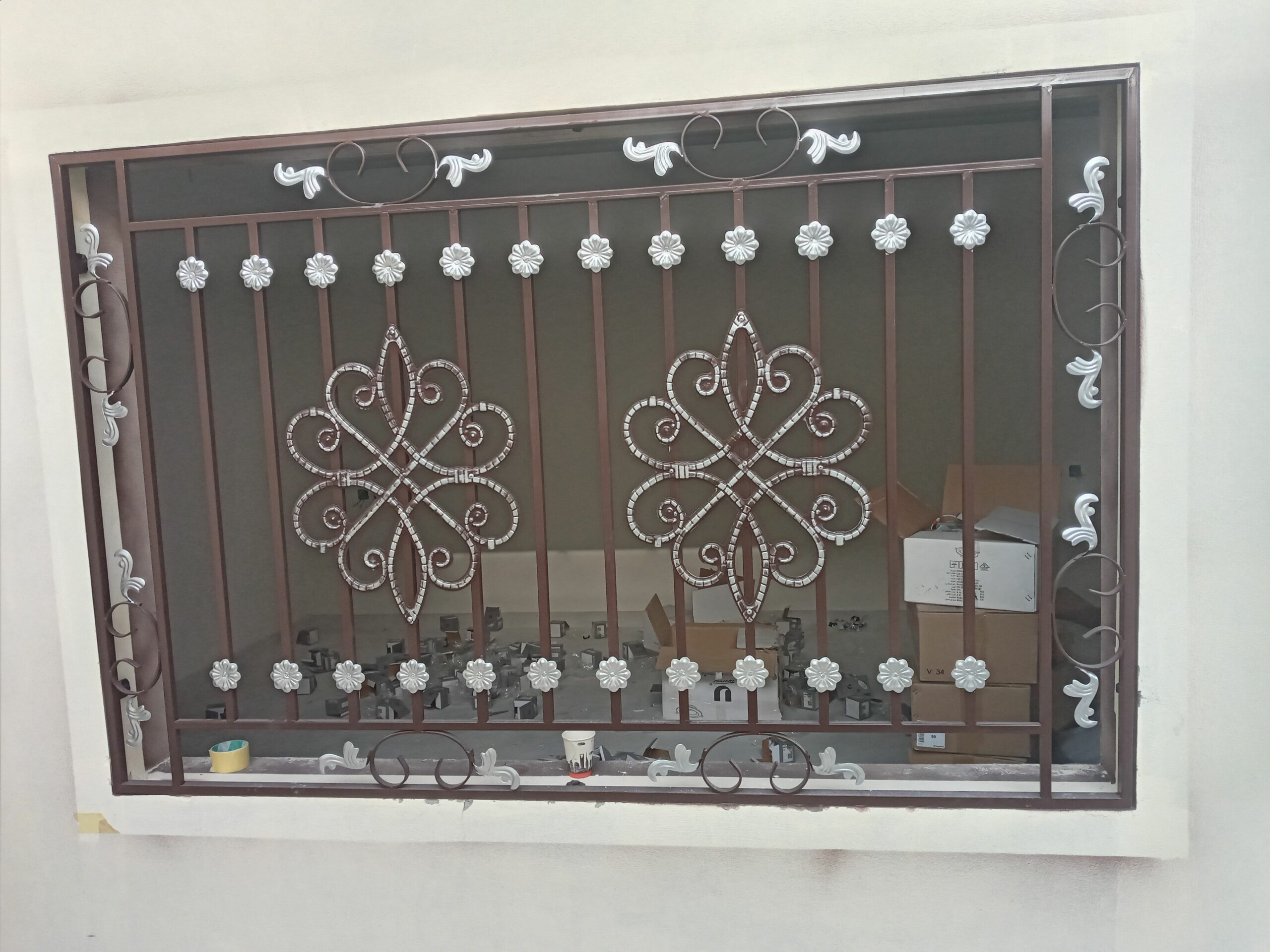 معلم دهان لجميع انواع الدهانات والديكورات الداخليه وعمل ارضيات الابوكسى 0545740898