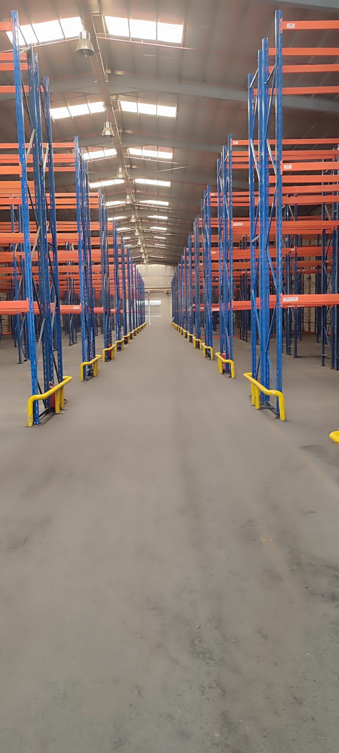 رفوف نضيفه مستعمله وجديده فك وتركيب جميع انواع التخزين. مستودعات