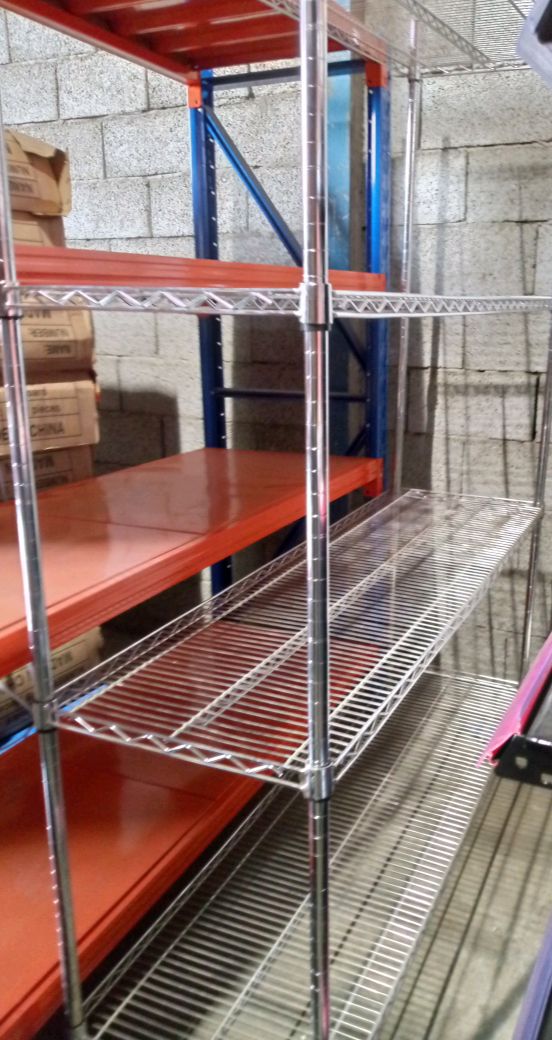 رفوف بجميع انواعها والوانها المختلفه وطبالي وعربات اتسوق