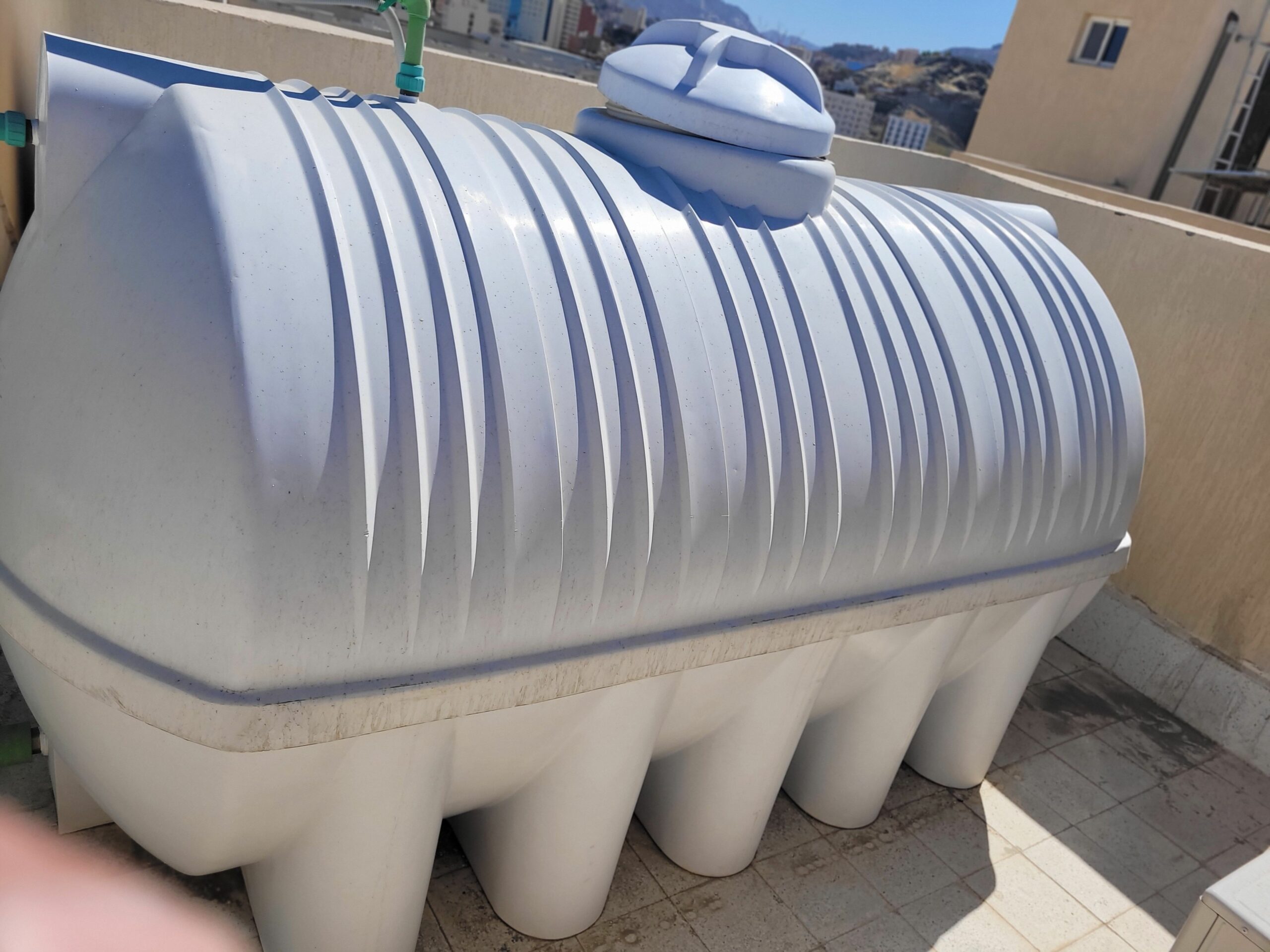 إصلاح ولحام خزانات المياه البلاستيك والفيبر جلاس