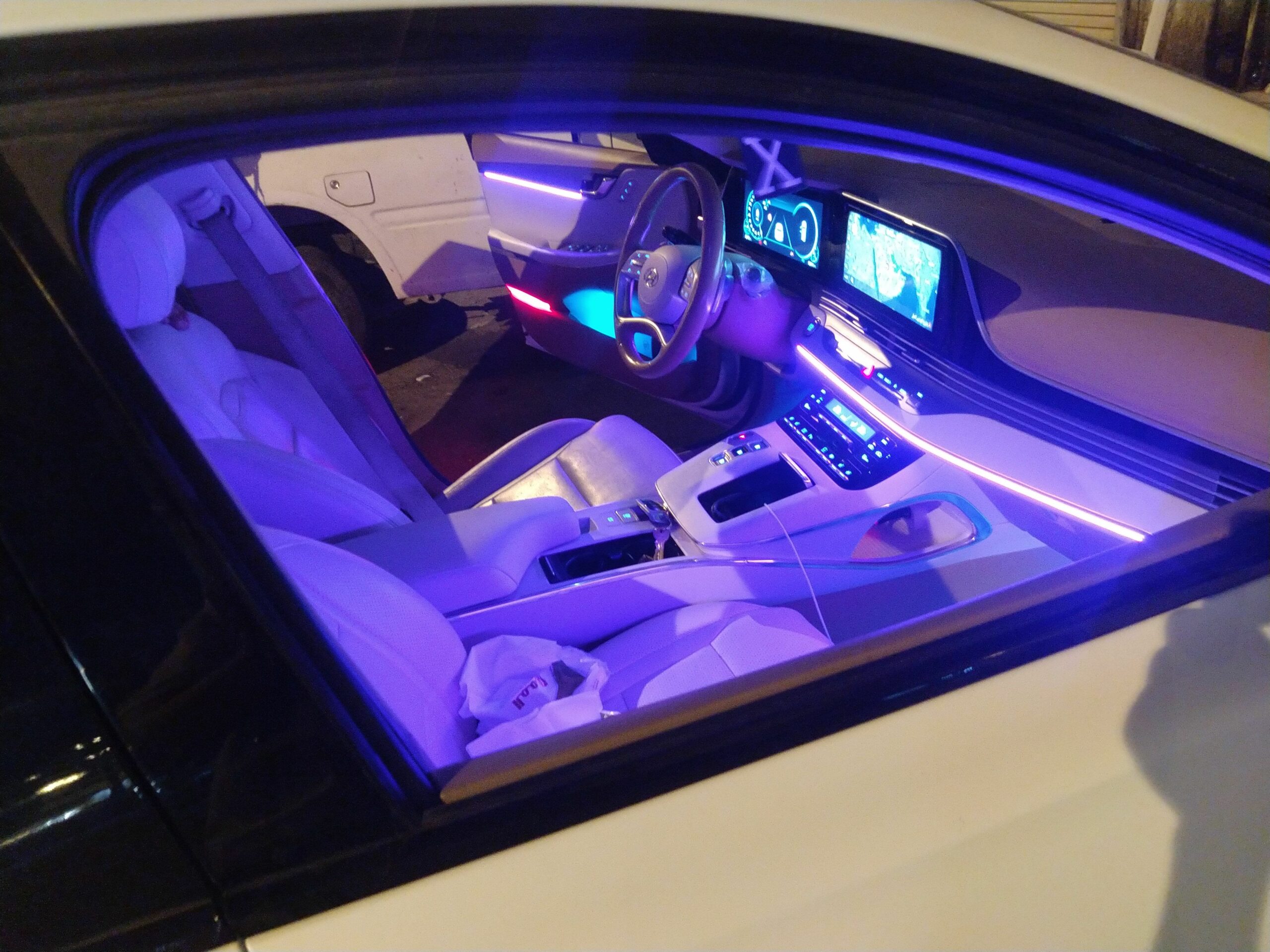 انَوَارَ دِاٌخلُيَُه لُجْمٌيَْع الُسِيَارَاتْ