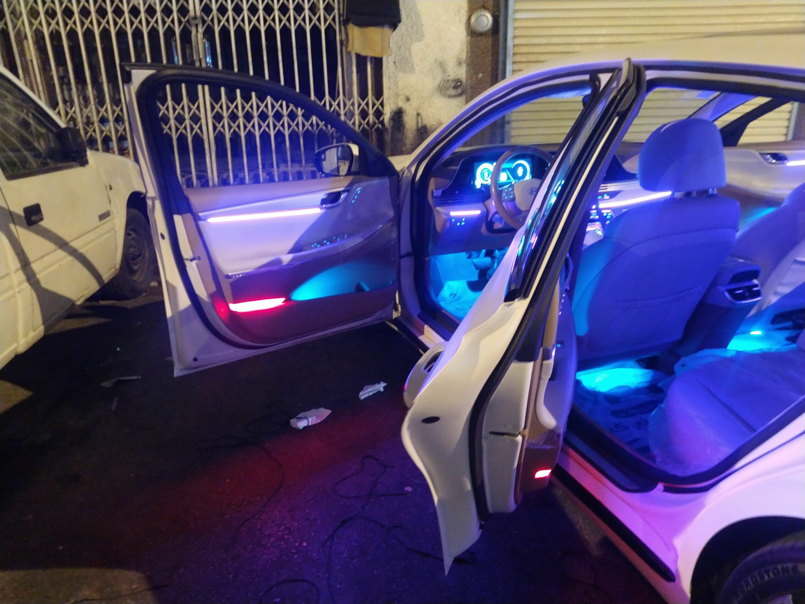 انَوَارَ دِاٌخلُيَُه لُجْمٌيَْع الُسِيَارَاتْ