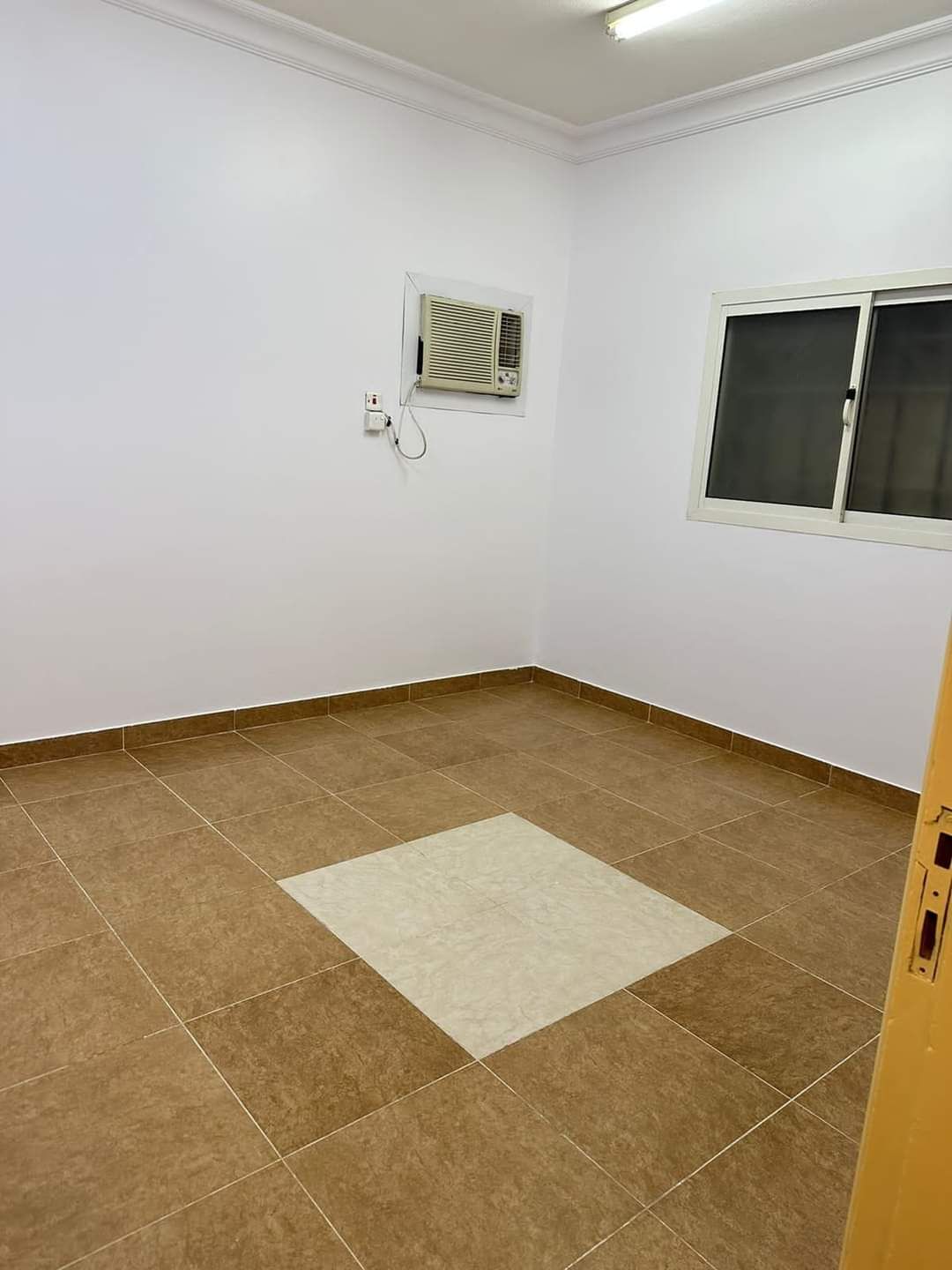 عامل دهانات بالرياض