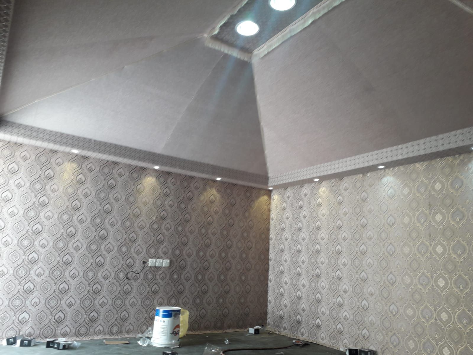 خيام ملكي وعادي و مظلات بيت شعر وقرميد