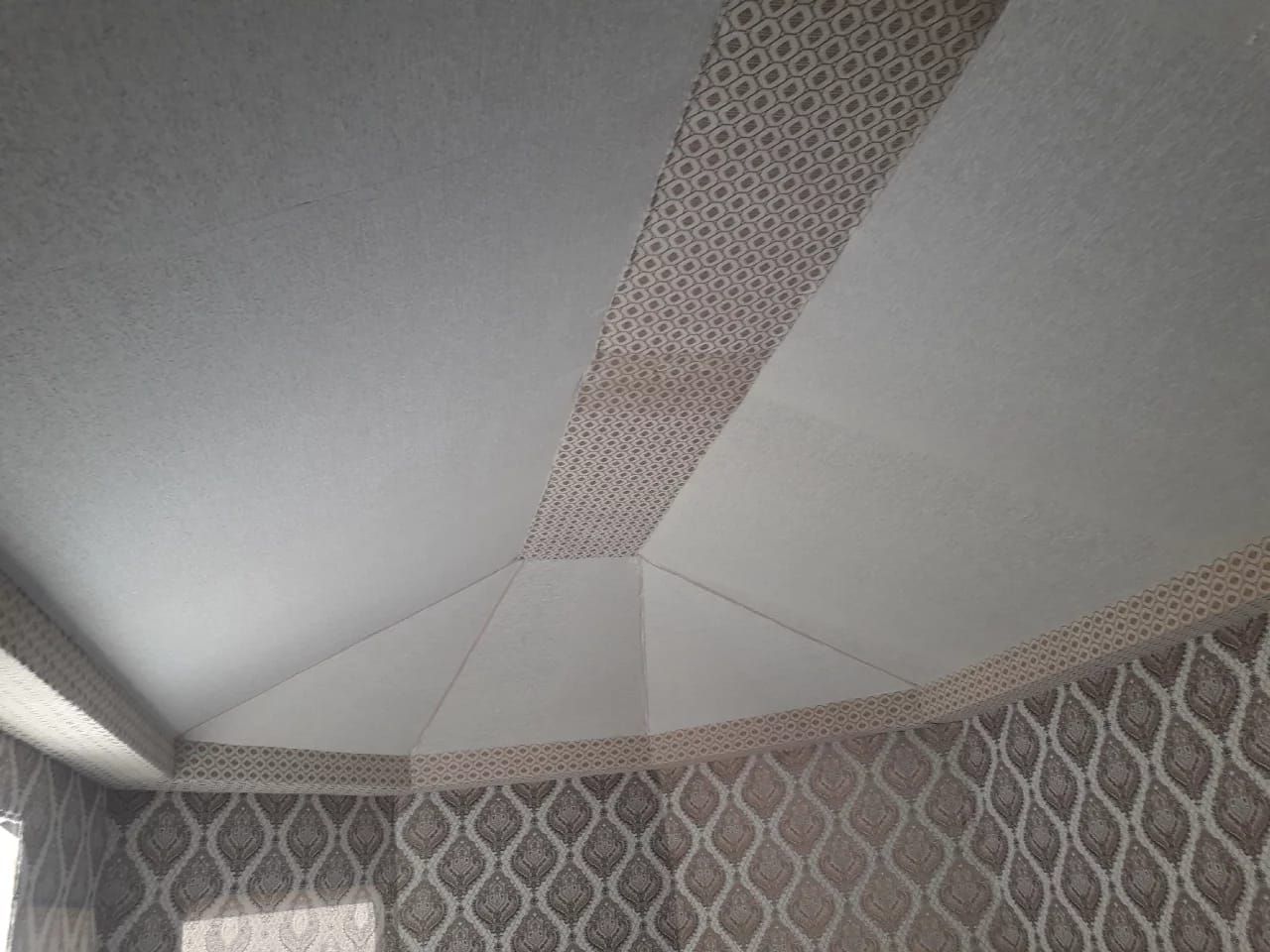 خيام ملكي وعادي و مظلات بيت شعر وقرميد