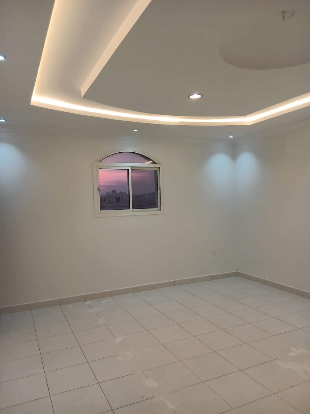 عامل دهانات بالرياض