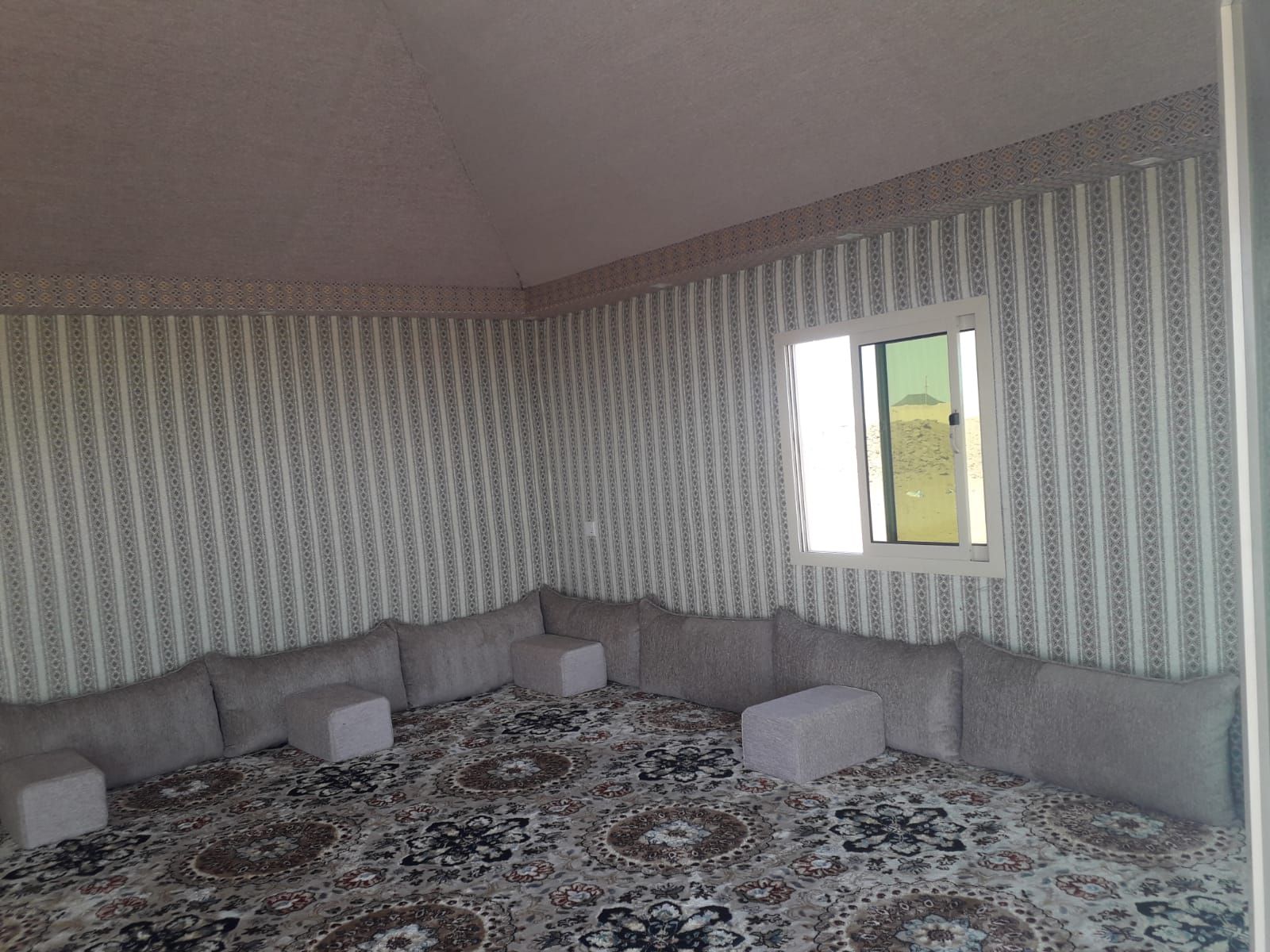 خيام ملكي وعادي و مظلات بيت شعر وقرميد