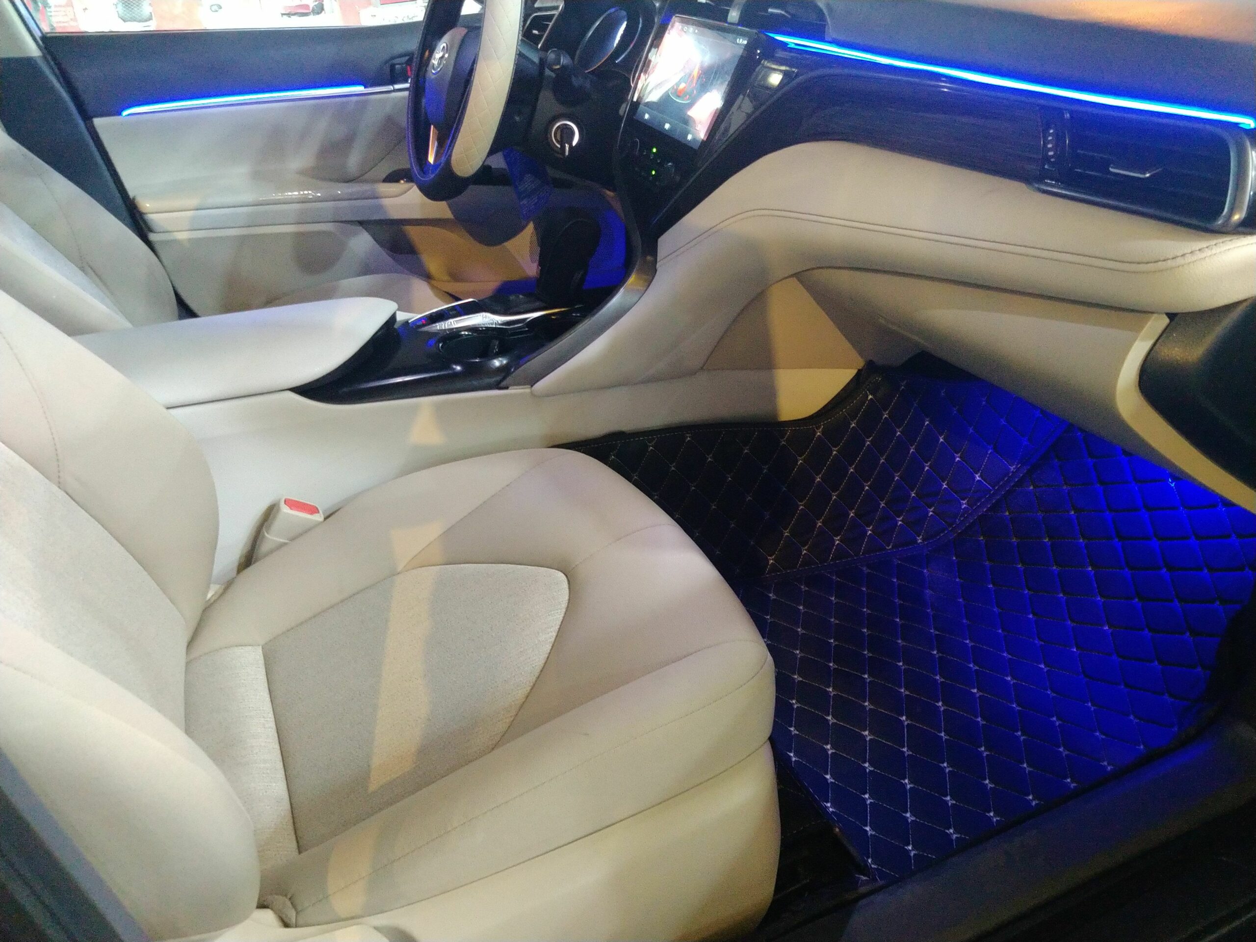 انَوَارَ دِاٌخلُيَُه لُجْمٌيَْع الُسِيَارَاتْ