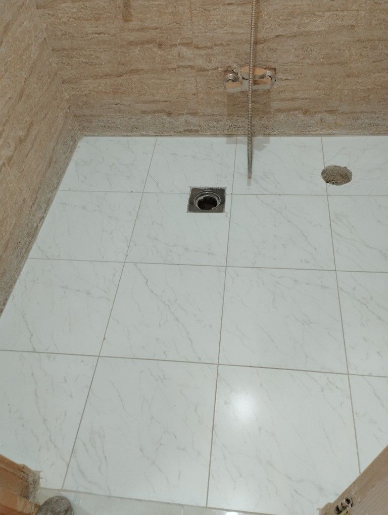 مبلط سيراميك ورخام بالرياض