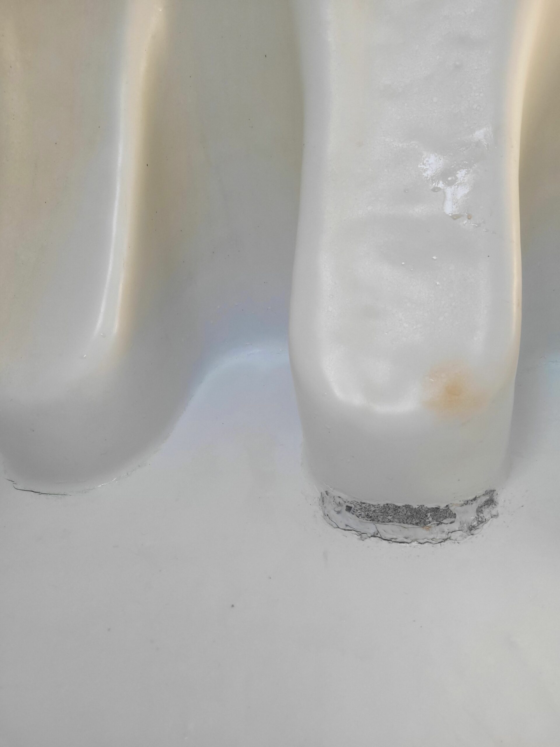 إصلاح ولحام خزانات المياه البلاستيك والفيبر جلاس