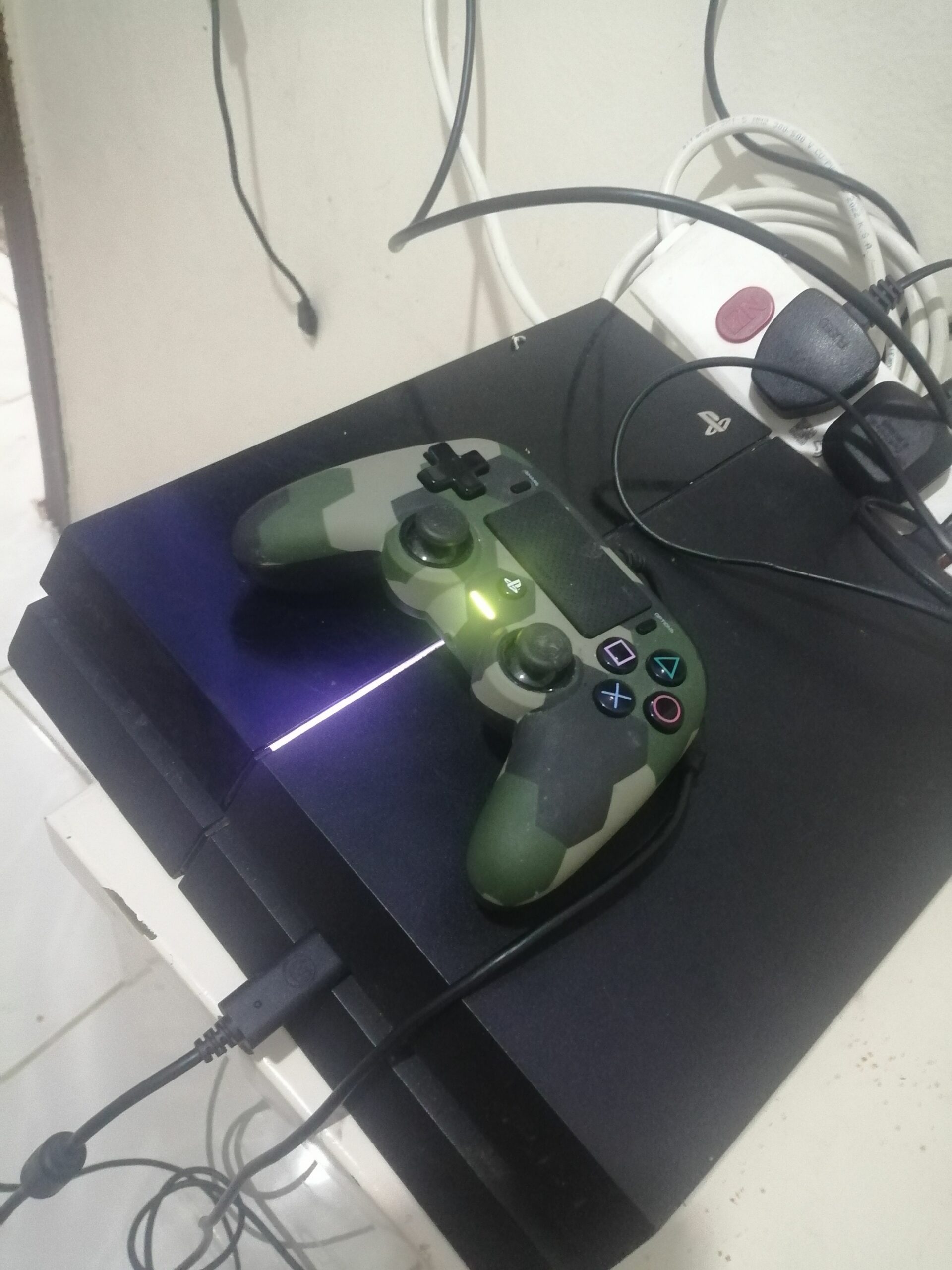 سوني 4 للبيع وتلفزيون بلازماء للبيع