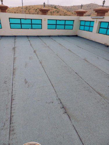 معلم عوازل من الأمطار و قار