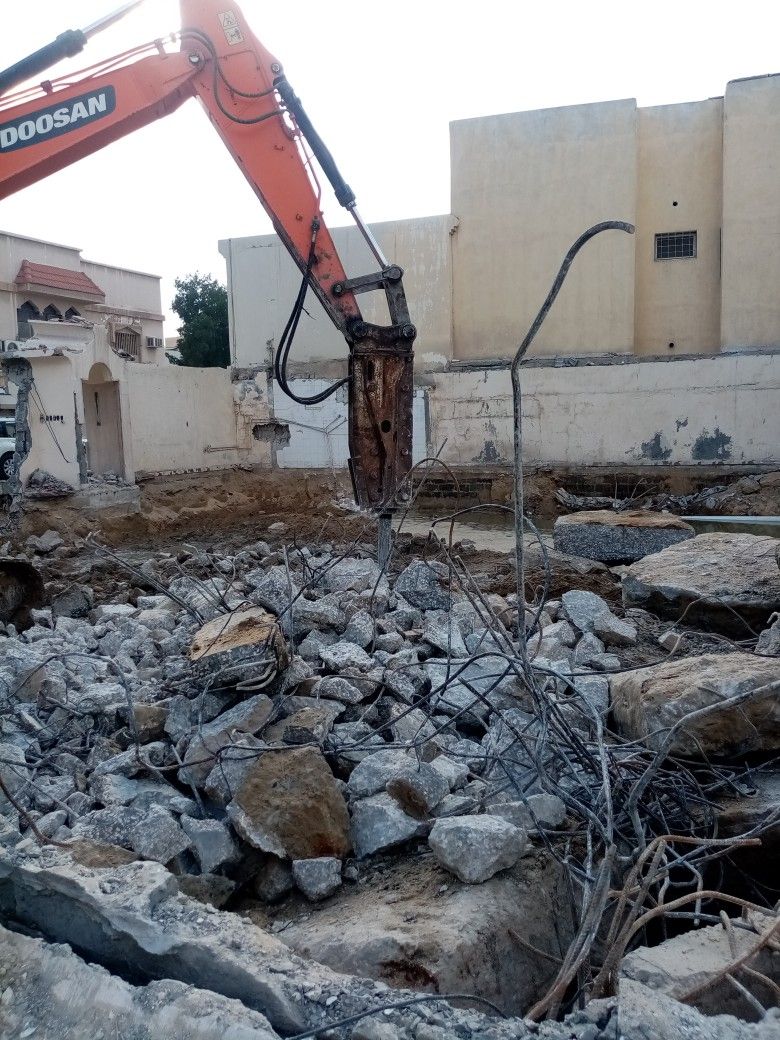لأعمال الهدم والحفر وتكسير المنازل