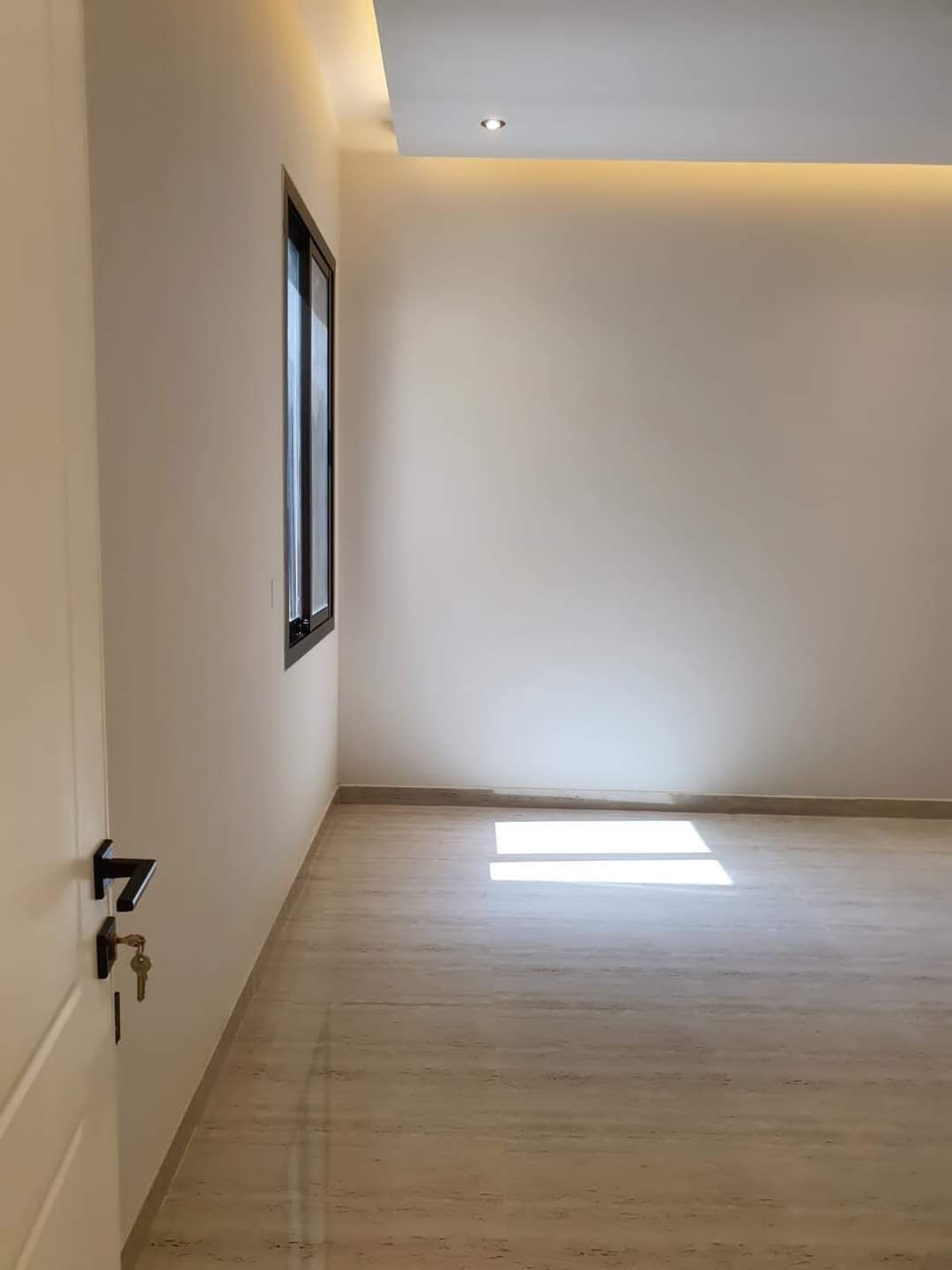 عامل دهانات بالرياض