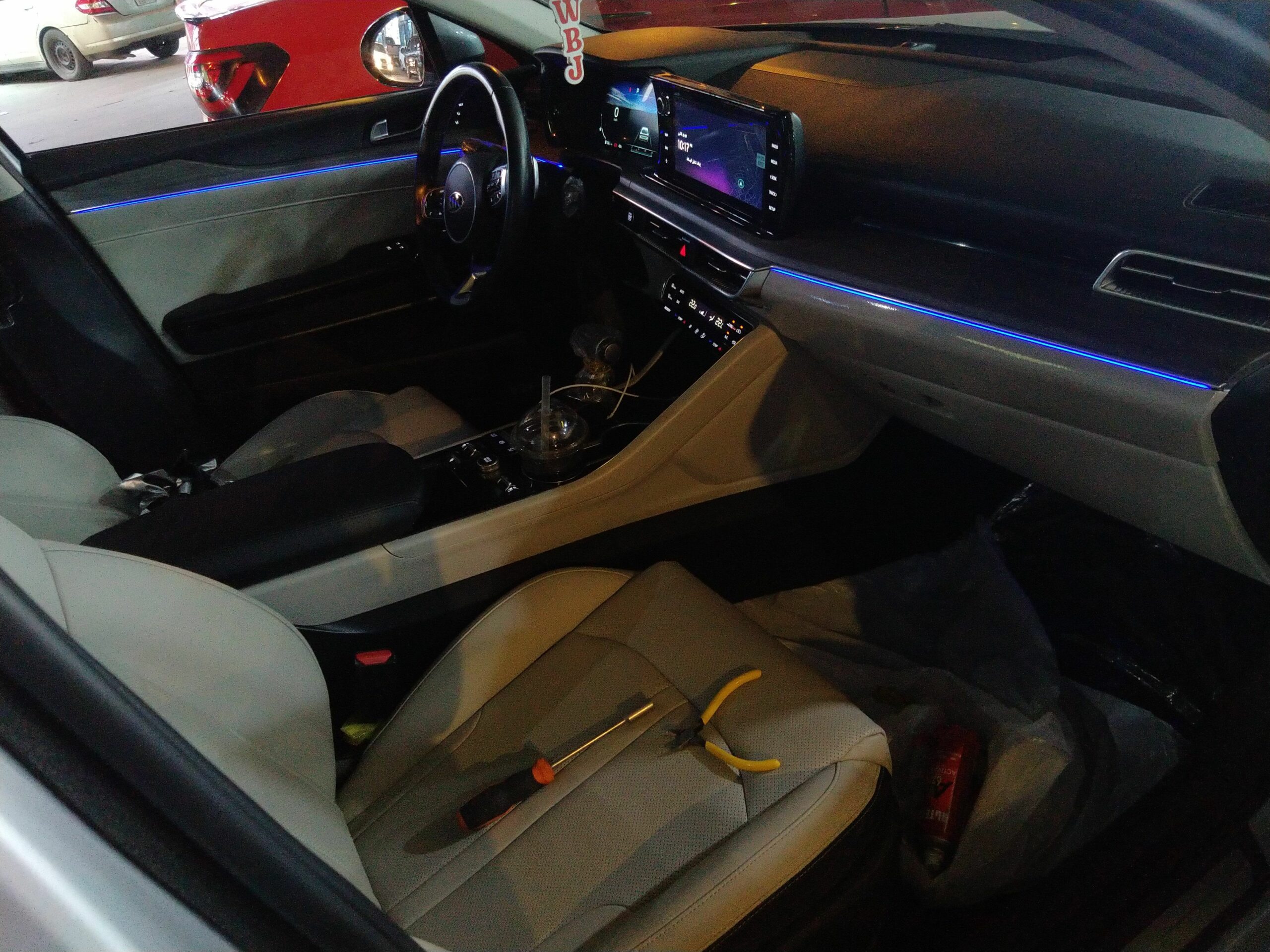 انَوَارَ دِاٌخلُيَُه لُجْمٌيَْع الُسِيَارَاتْ