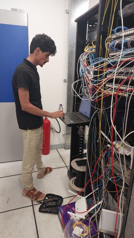 فني انترنت شبكات