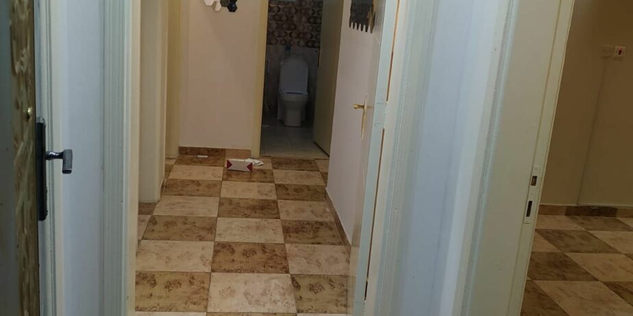 شقة في الرياض حي الملز غرفتين نوم صالة مجلس دورتين مياه مطبخ + راكب مكيفات راكبة إيجار سنوي 22 الف دفعه واحدة 25 دفعتين