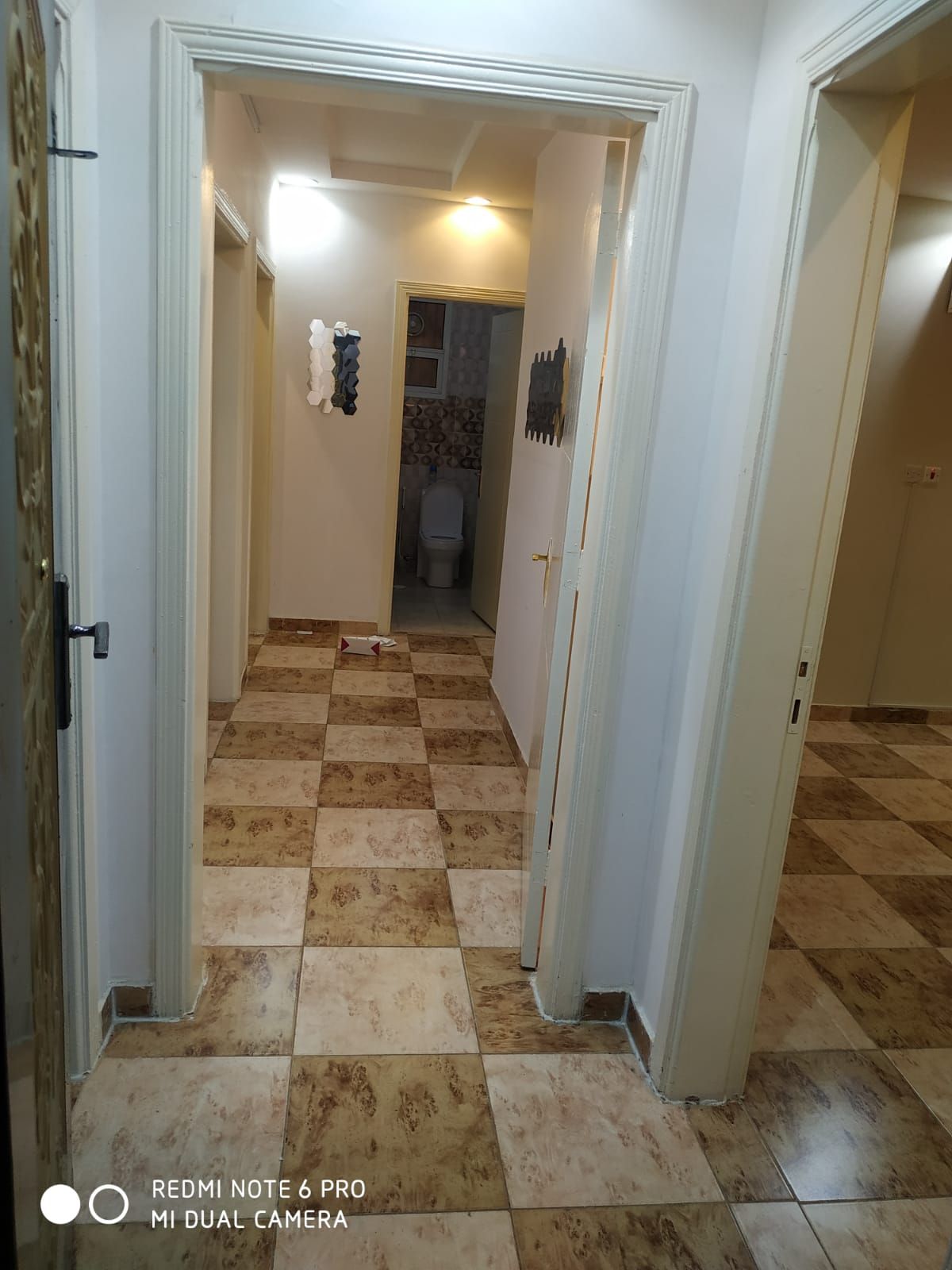 شقة في الرياض حي الملز غرفتين نوم صالة مجلس دورتين مياه مطبخ + راكب مكيفات راكبة إيجار سنوي 22 الف دفعه واحدة 25 دفعتين