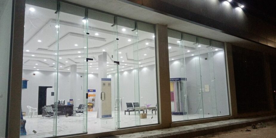 معلم للزجاج السكريت والالمنيوم