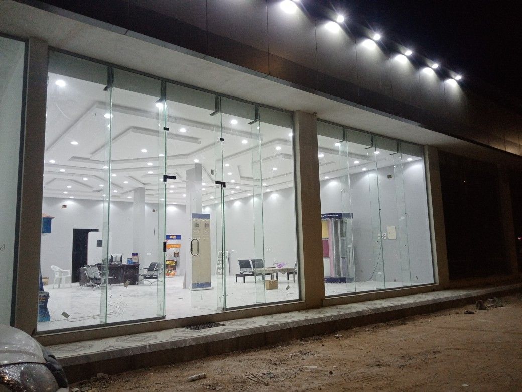 معلم للزجاج السكريت والالمنيوم