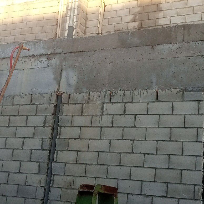 تنظيف وجهات الحجر وتخشين الخرسانة قبل اللياسا