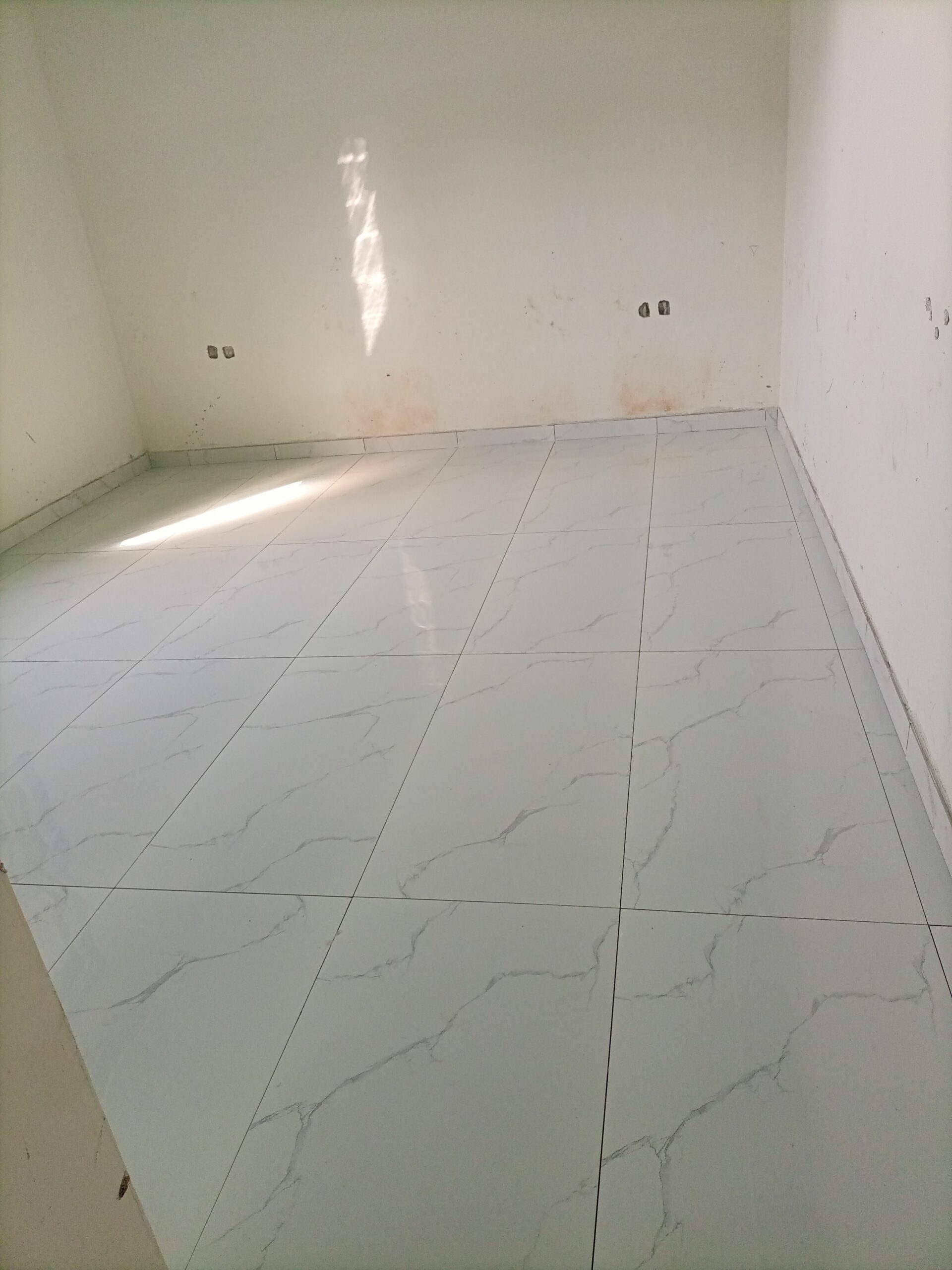 معلم بلاط مصرى تركيب سيراميك ورخام وبندوره وانتر لوك وكل ميخص البلاط فك وتركيب بفضل الله