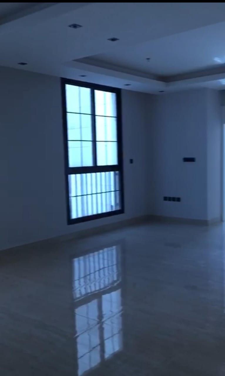 متوفر شقه 🏤للايجار في الرياض القدس الشقه: دور 2️⃣ 🏤 شقه: غرف4️⃣ نوم🛌 صاله: 1️⃣:: مطبخ:: حمام ثلاث: 3️⃣ دورات🚰 مياه شامل: المياه🚰 والكهرباء على المالك مكيفات موجوده نظام الايجار سنوي 21على دفعتين: