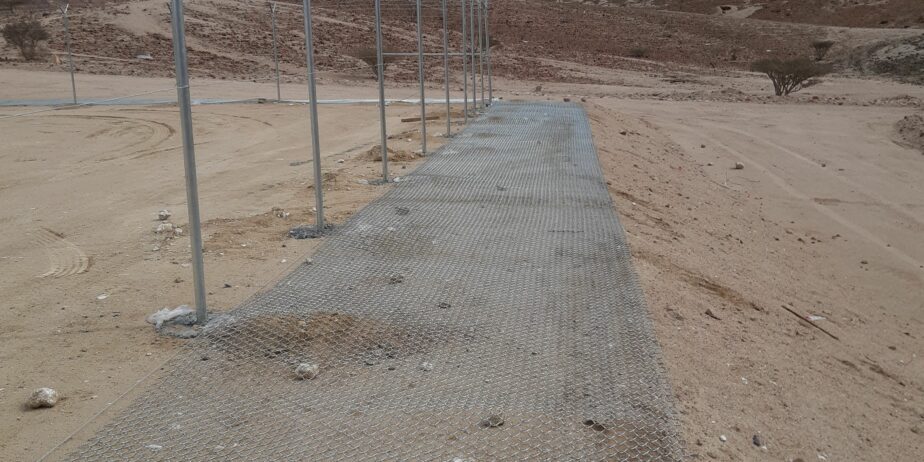 يوجد لدينا نخيل عربي وشنطن ورش مبيد حشرات واعمال الشبوك