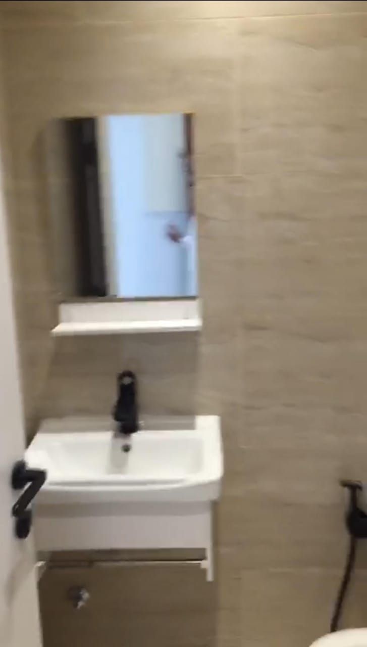 متوفر شقه 🏤للايجار في الرياض القدس الشقه: دور 2️⃣ 🏤 شقه: غرف4️⃣ نوم🛌 صاله: 1️⃣:: مطبخ:: حمام ثلاث: 3️⃣ دورات🚰 مياه شامل: المياه🚰 والكهرباء على المالك مكيفات موجوده نظام الايجار سنوي 21على دفعتين: