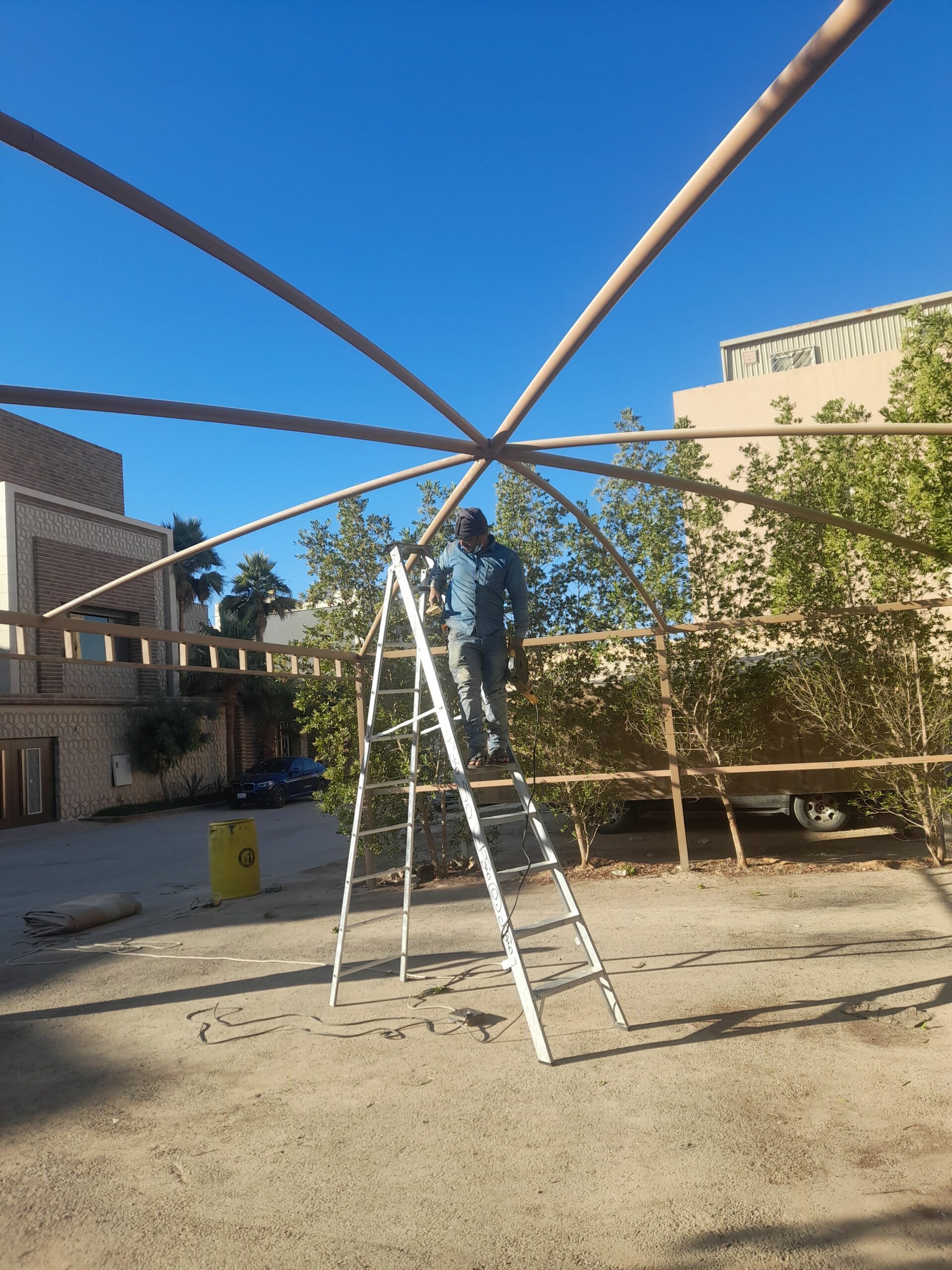 مضلات وسواتر وهناجر