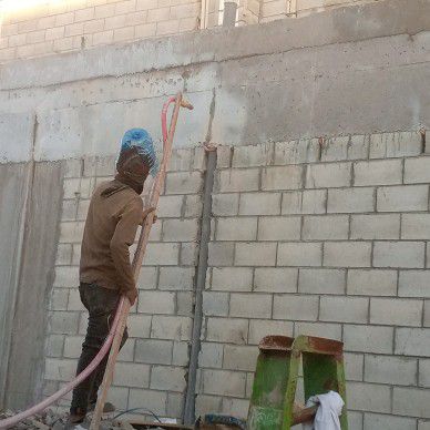 تنظيف وجهات الحجر وتخشين الخرسانة قبل اللياسا بالر