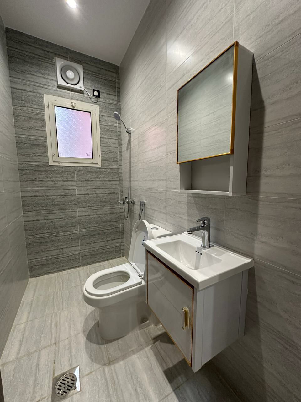 شقق وملاحق فاخر للتمليك جدة العقارية